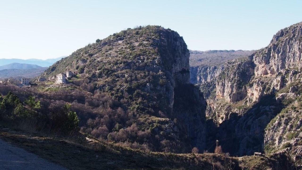 Mousafir Ontas Kapesovo Luaran gambar